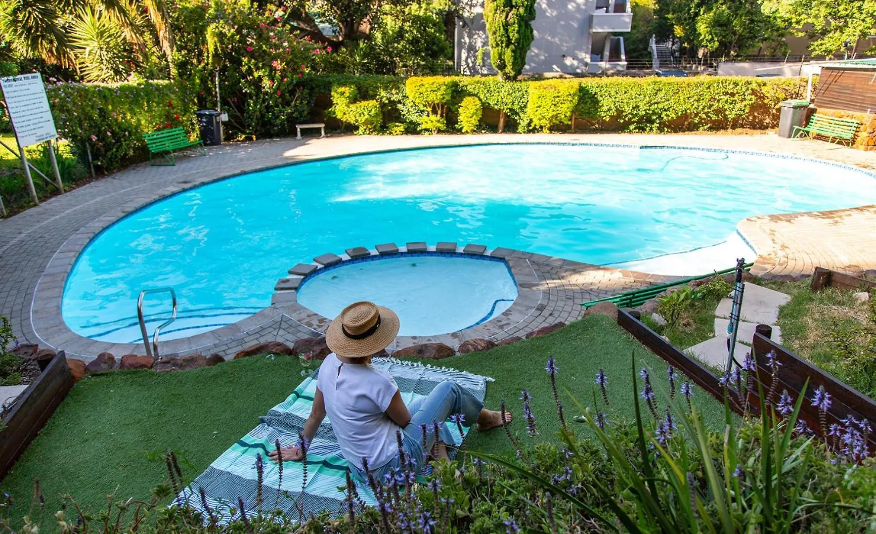 Modern Family Studio In Green Point With Parking & Pool Cape Town
