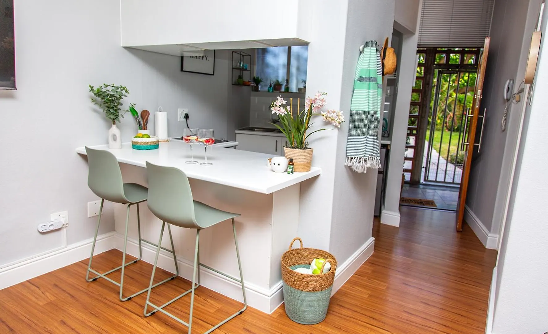 Modern Family Studio In Green Point With Parking & Pool Cape Town