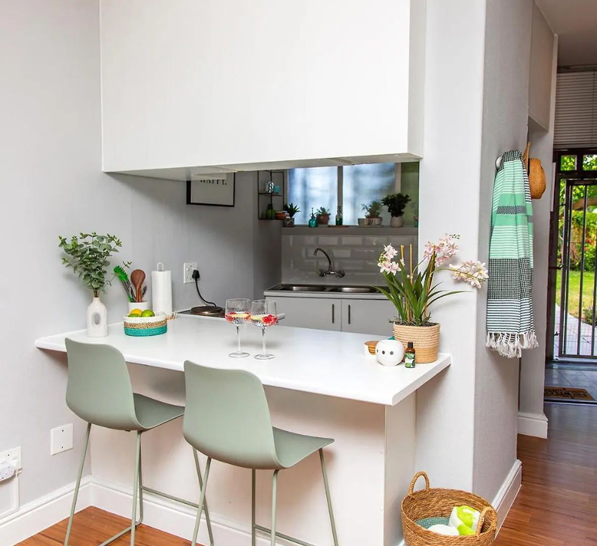 Modern Family Studio In Green Point With Parking & Pool Cape Town Daire