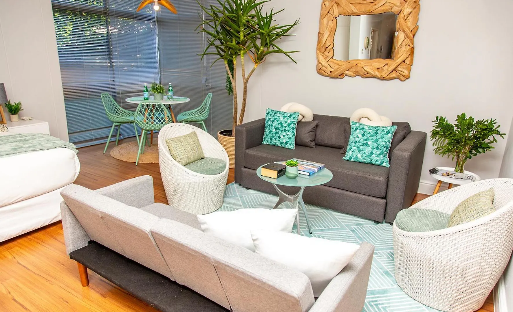 Modern Family Studio In Green Point With Parking & Pool Cape Town