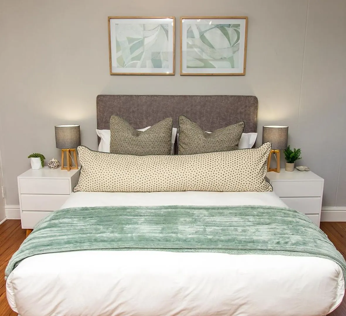 Modern Family Studio In Green Point With Parking & Pool Cape Town Daire